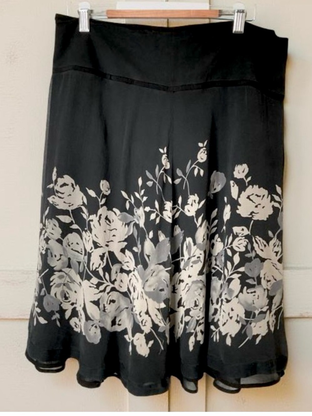 Vintage The Limited 100% silk black fit & flare Floral design Skirt, light airy